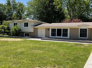 7096 Riverstone Rd, West Bloomfield, MI 48322