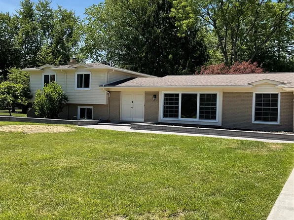 7096 Riverstone Rd, West Bloomfield, MI 48322