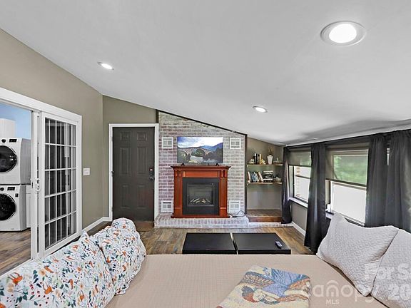 5th image of 548 Cherry Mountain St