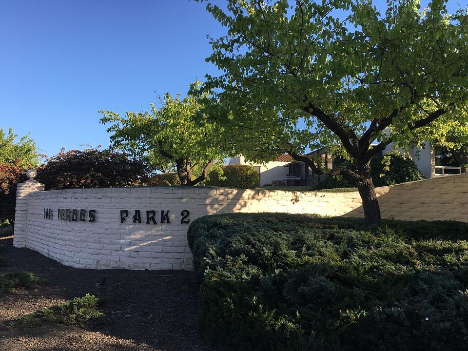 Entry to Los Verdes ll