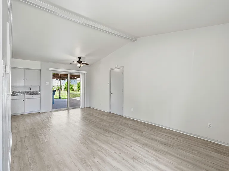 14046 Rolling Hills Ln — Photo 7
