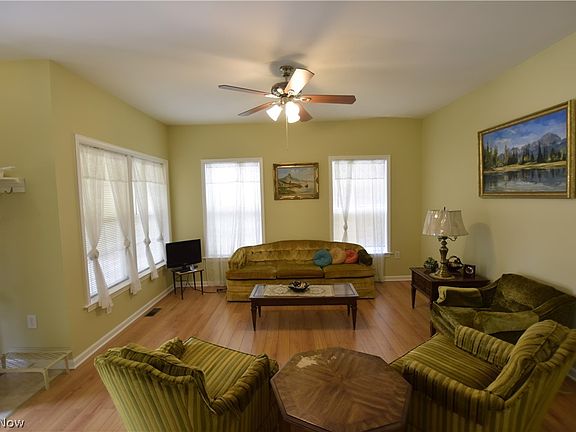 4th image of 8723 Alexandra Dr #3A