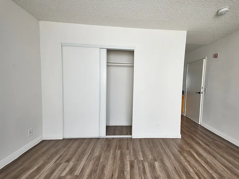 744 N Manhattan Pl — Photo 12