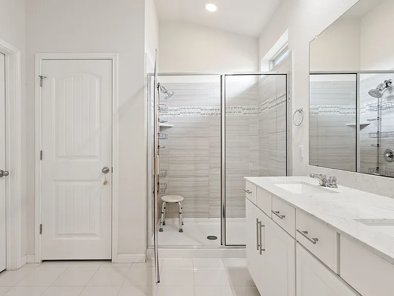 928 Myrna Bnd — Photo 15