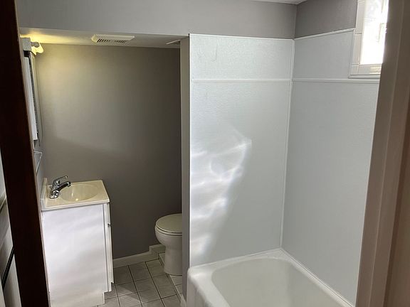 3rd image of 4900 Fort Ave #B
