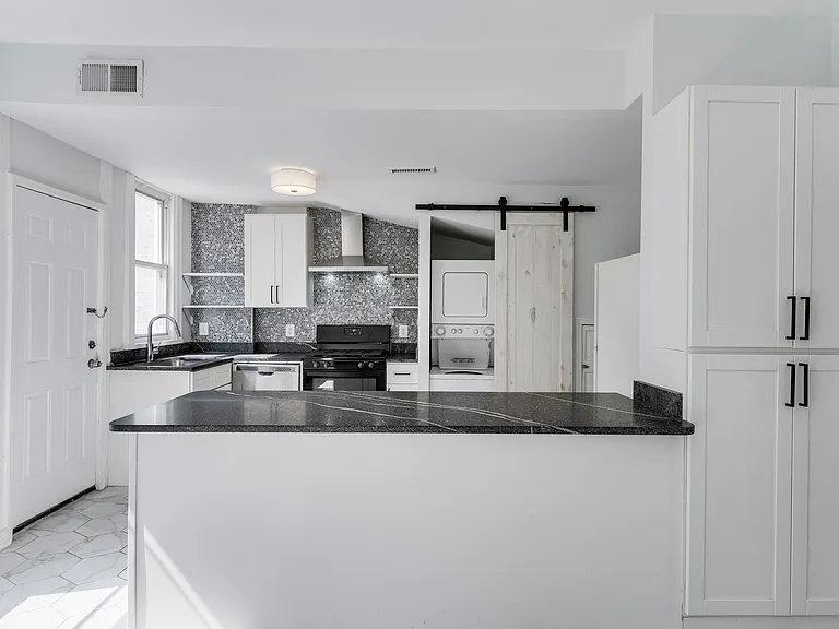 710 Columbia Rd NW #A — Photo 9