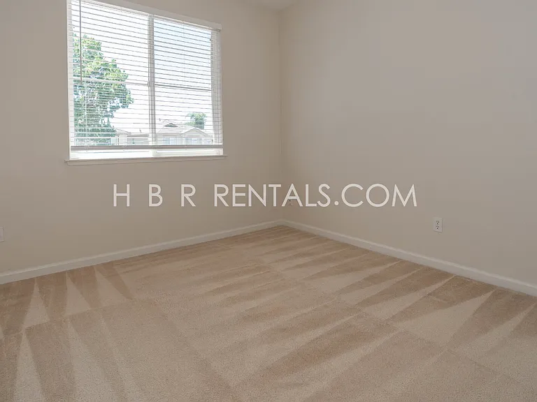 2417 Veneto Ln — Photo 29
