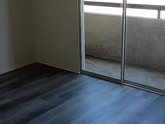4th image of 12227 Osborne Pl #2B-1Ba-900Sqft