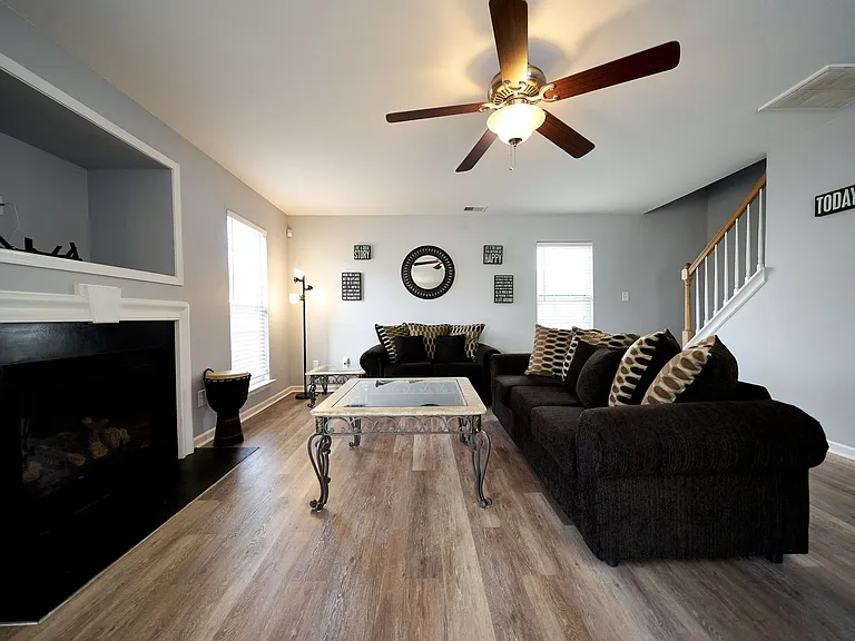 11239 Walland Ln — Photo 3