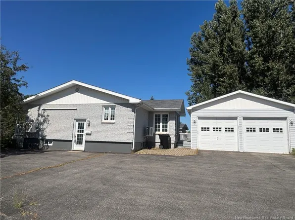 1610 Saint Peter Ave, Bathurst, NB E2A 3B1