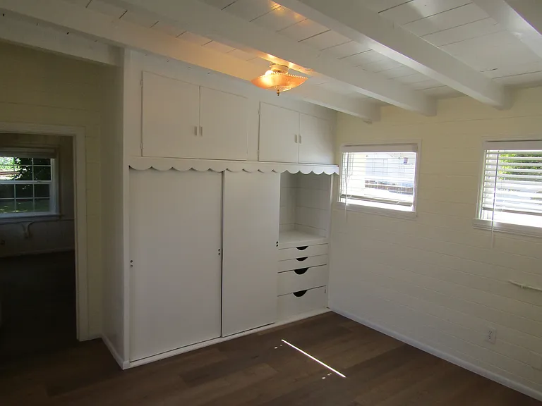 404 E Locust Ave — Photo 13