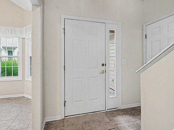 4th image of 501 Regents St