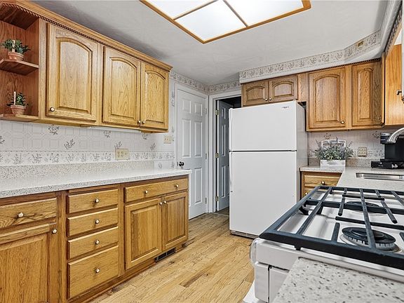 3rd image of 343 Westbrook Dr