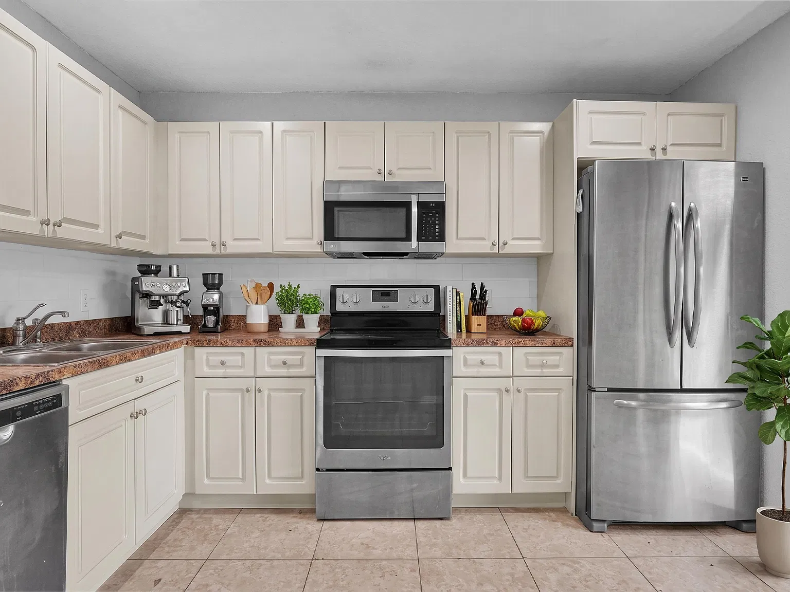 4 bed, 1464 sqft, $4,400 — Photo 4