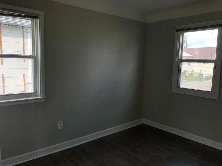 27189 Seyburn Ave — Photo 3