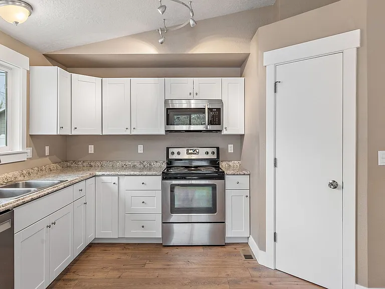 2911 W Pleasanton Ave — Photo 9