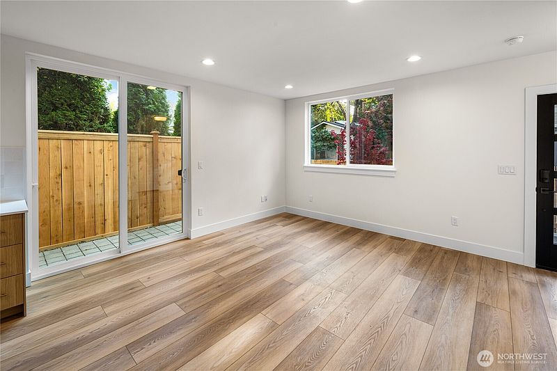 5th image of 615 18th Avenue E