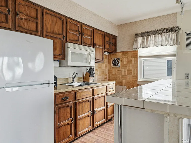 10 Leanore Dr — Photo 2