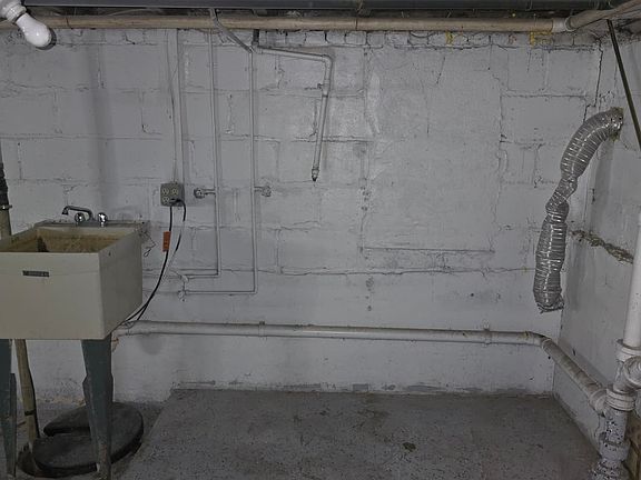 3rd image of 698 Worth Ave #2R