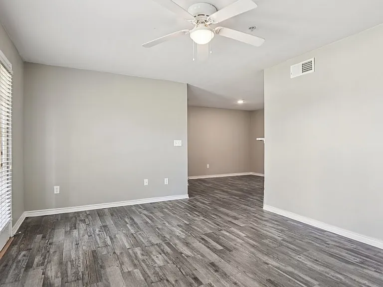 Timber Oaks Apartments — Photo 8