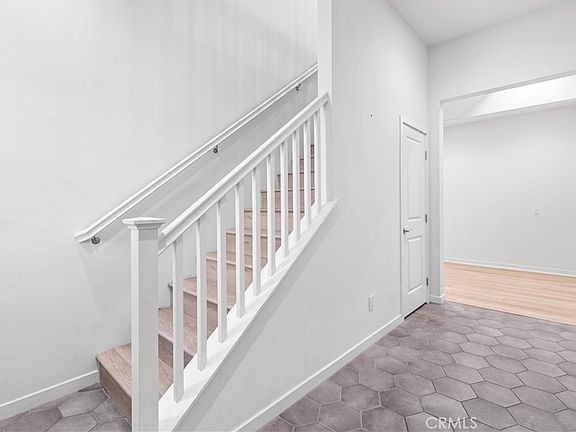 5th image of 604 White Oaks