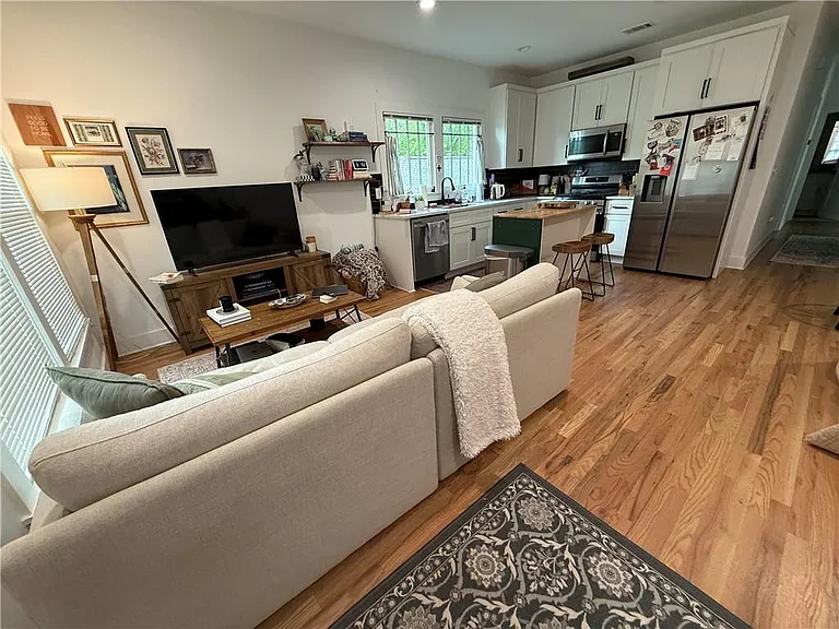 556 Seal Pl NE #B — Photo 3