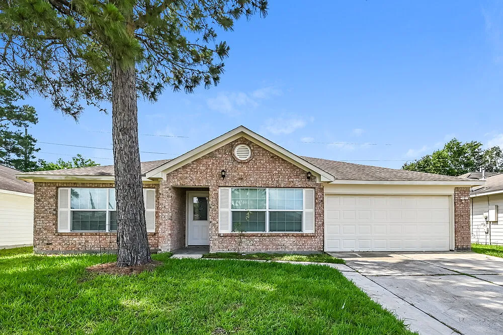 4 bed, 3.0 bath, 2913 sqft, $2,310 — Photo 1
