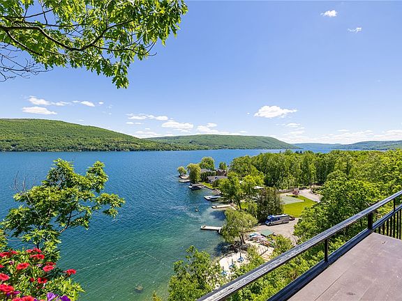 2nd image of 14 Cliffside Dr