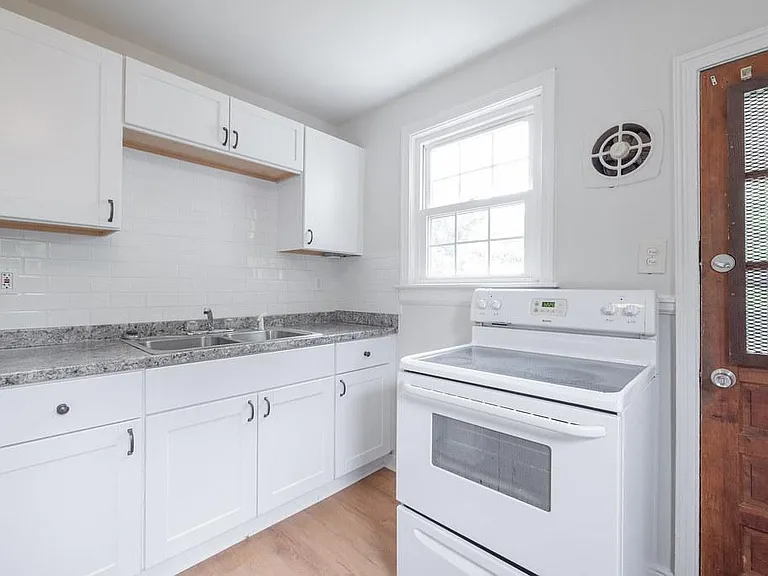 6408 W Grace St — Photo 13