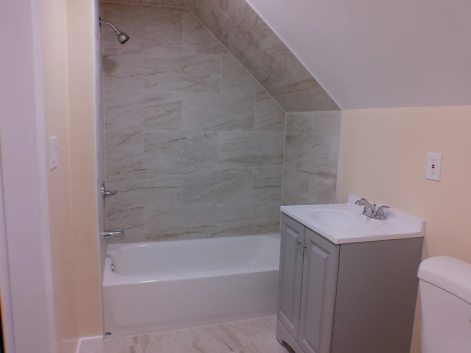 4 bed, 3686 sqft, $2,600 — Photo 3