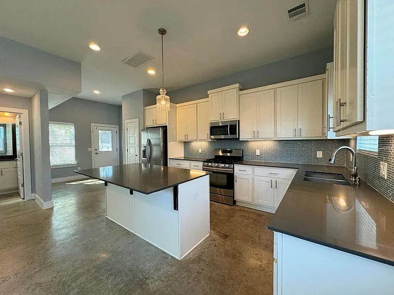 6201 Felix Ave #A — Photo 9