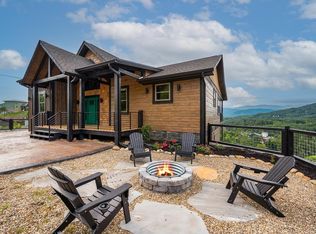 823 Wiley Oakley Dr, Gatlinburg, TN 37738