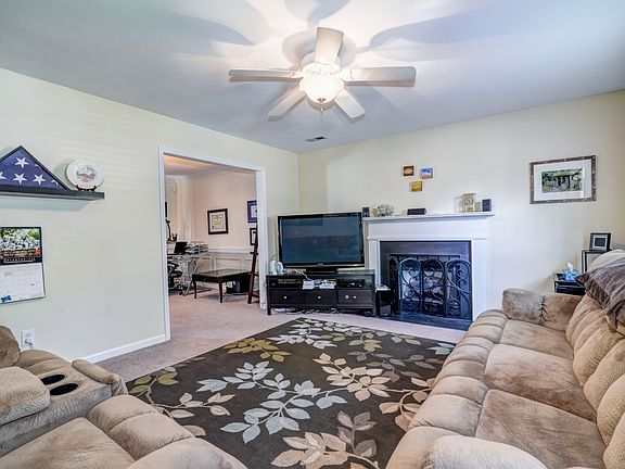 4th image of 4001 Huntmeadow Dr