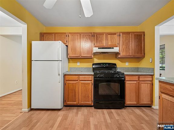 3rd image of 2710 Hemingway Ln