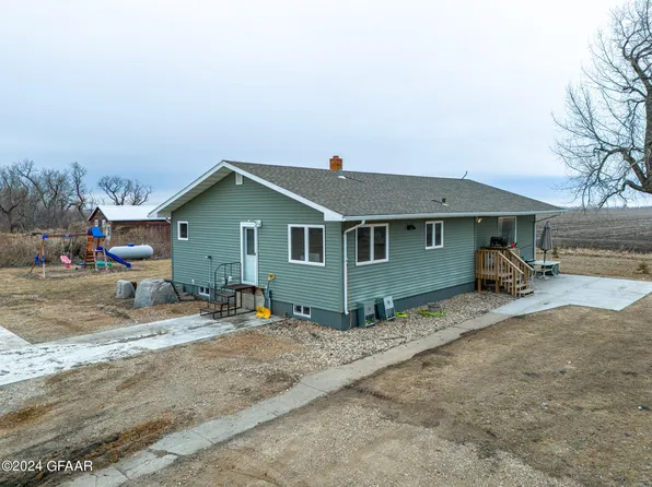 3652 25th Ave NE, Larimore, ND 58251