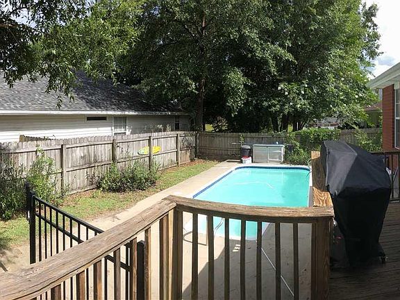 2nd image of 9842 Knollview Dr