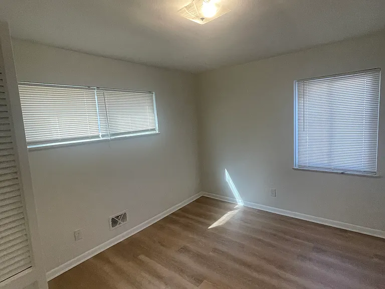 1922 W Bancroft St #1 — Photo 28