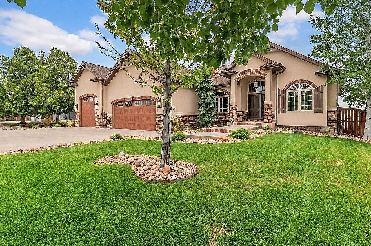 5 bed, 4202 sqft, $6,000 — Photo 1
