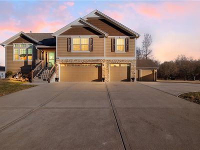 908 Buckeye Ln, Pleasant Hill, MO, 64080
