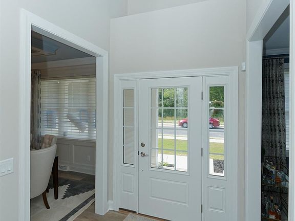 3rd image of 6 Tamarack St