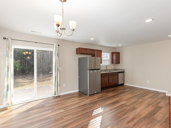 5th image of 89 Forest Island Ave