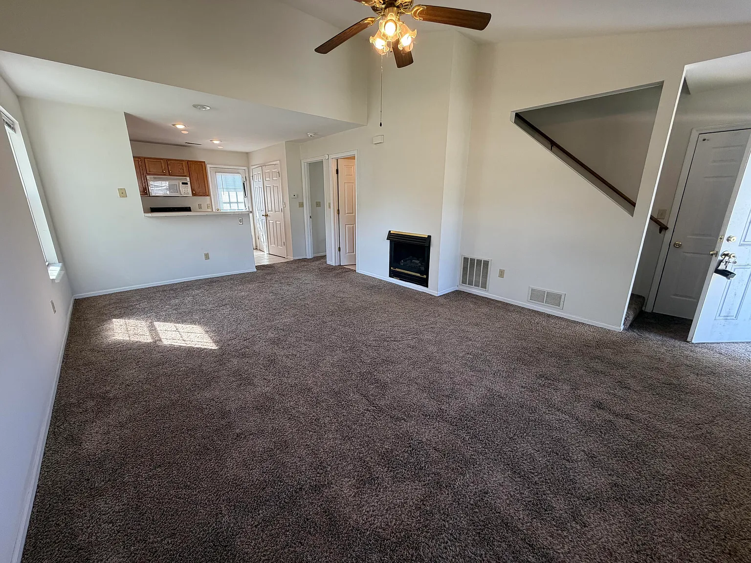 3 bed, 2.0 bath, 1218 sqft, $1,395 — Photo 4
