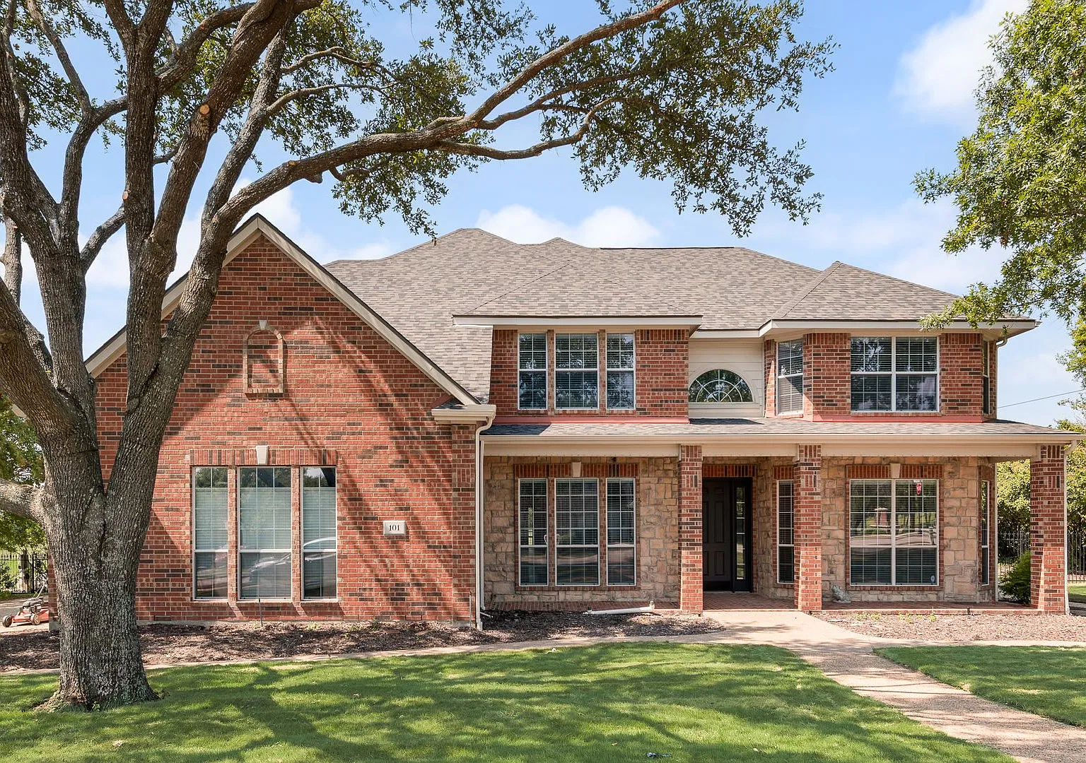 Sophisticated Living in Heath, TX — Photo 1