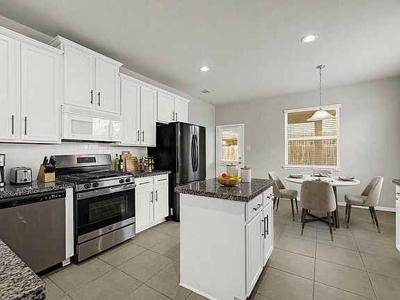 5th image of 5914 Prince Place Dr
