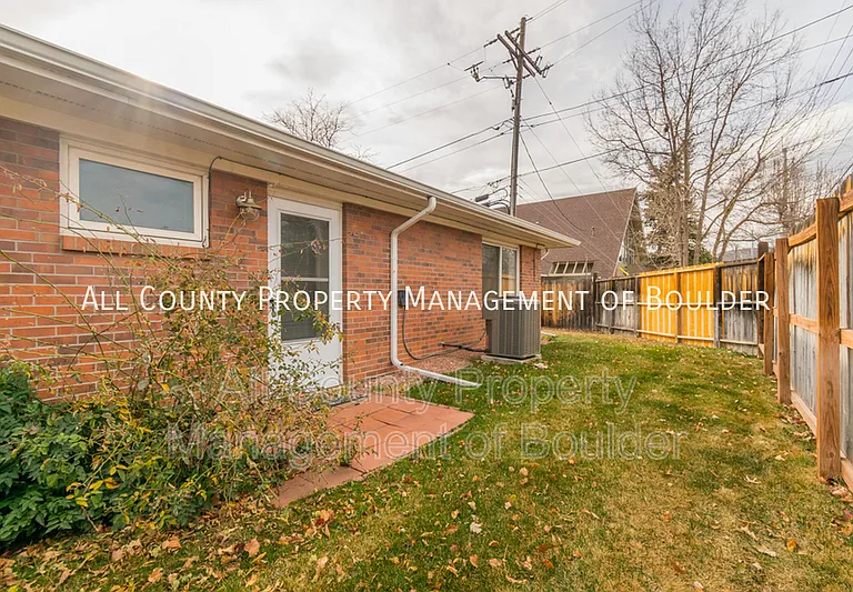 4390 Laguna Pl #J — Photo 1