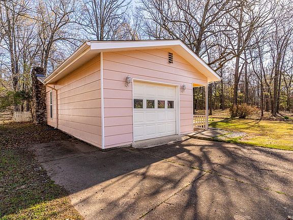 4th image of 145 Pottawattamie Dr