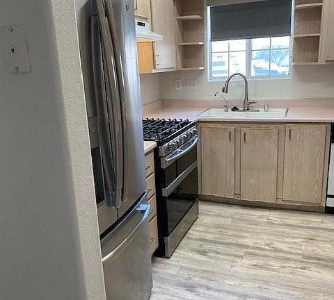 2nd image of 1900 N Torrey Pines Dr Unit 114