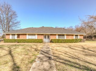 216 Greenview Dr, Vicksburg, MS 39183