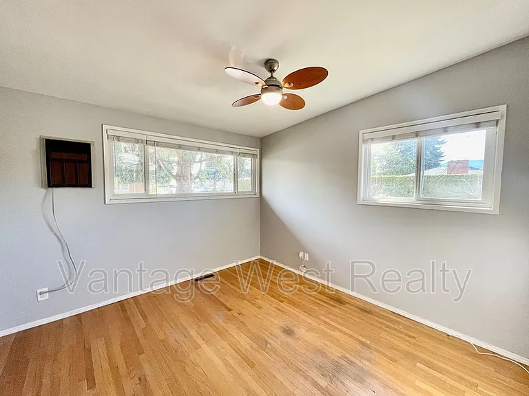 1319 Kelglen Cres #A — Photo 19