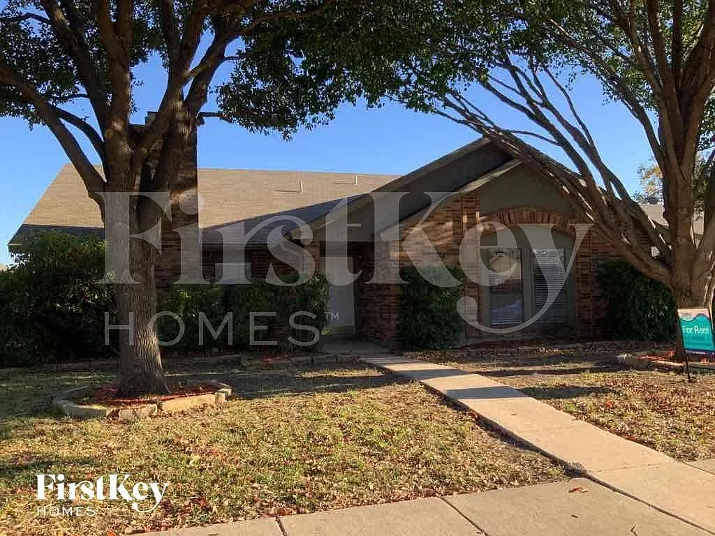 3 bed, 2.0 bath, 1945 sqft, $2,535 — Photo 1